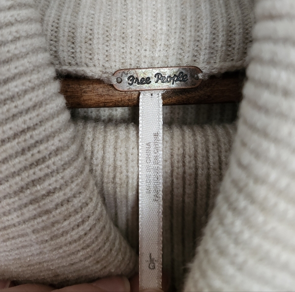 Free People Cowl Neck Sweater Size L - Picture 5 of 10